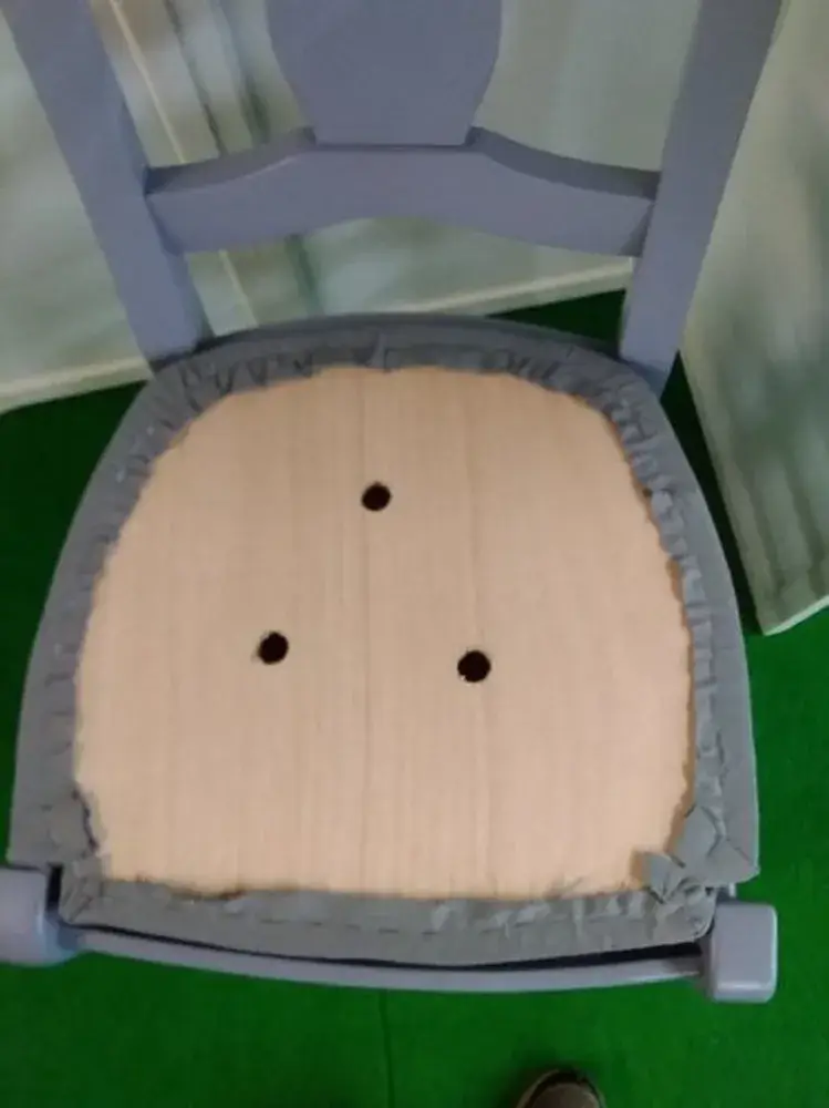 chaise grise arriere