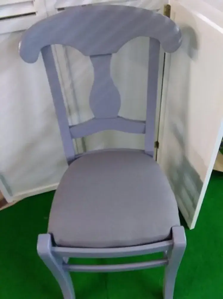 chaise lourde grise