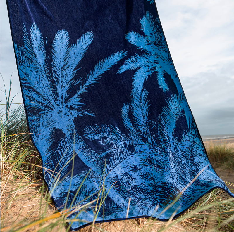Drap de plage palmiers bleus - Anne de Solène Drap de plage palmiers bleus - Anne de Solène